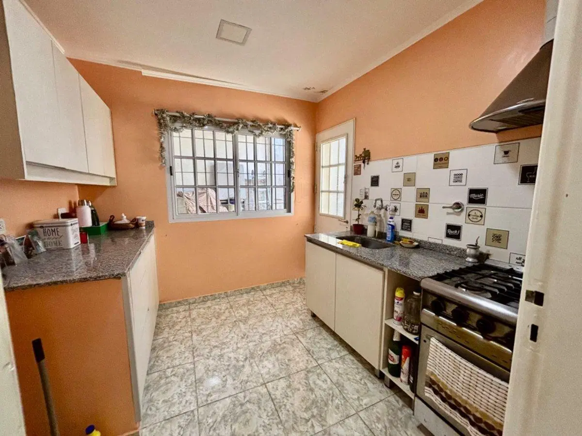 VENTA CASA 6 AMBIENTES MORON MULTIFAMILIAR 3
