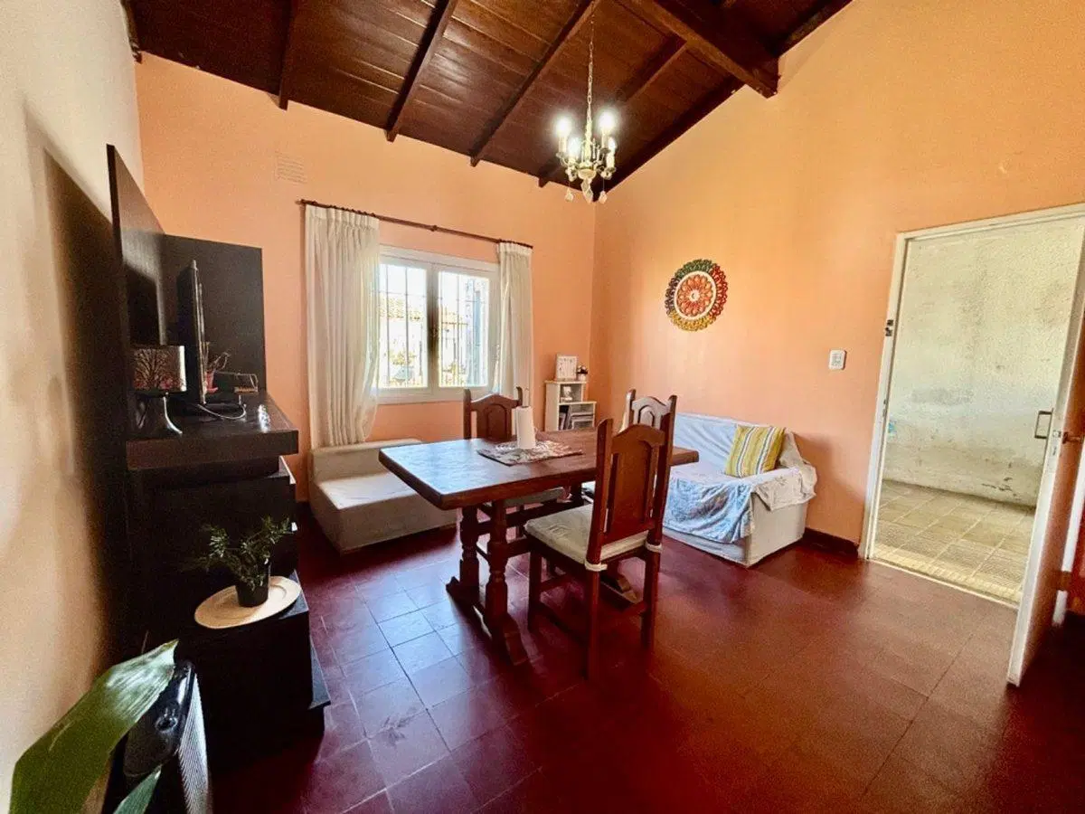 VENTA CASA 6 AMBIENTES MORON MULTIFAMILIAR 2