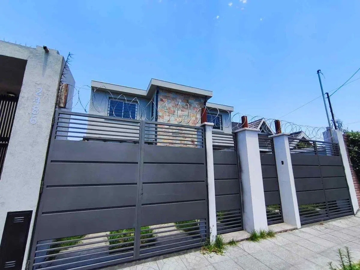 Venta Dúplex 4 AMB NUEVO cochera patio Hurlingham 3