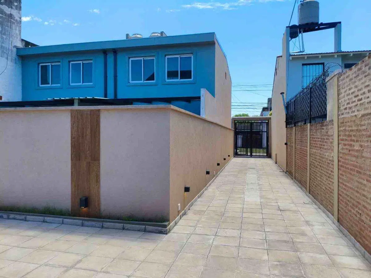 Venta Dúplex 4 AMB NUEVO cochera patio Hurlingham 5