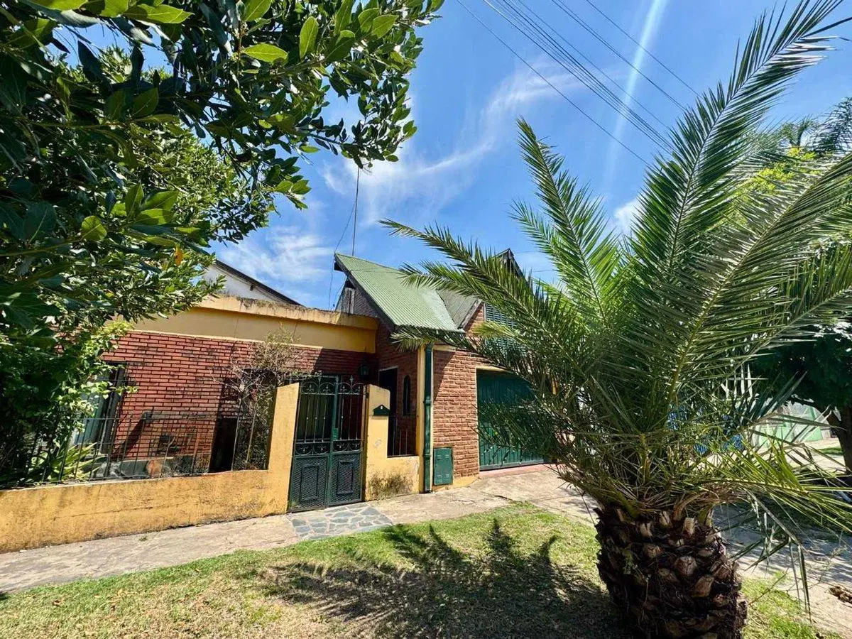 VENTA CASA 4 AMBIENTES HURLINGHAM ACEPTA  PERMUTA 4