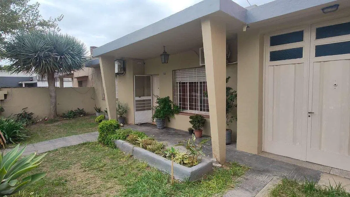 VENTA CASA 3AMB JARDIN PILETA HURLINGHAM PERMUTA 3
