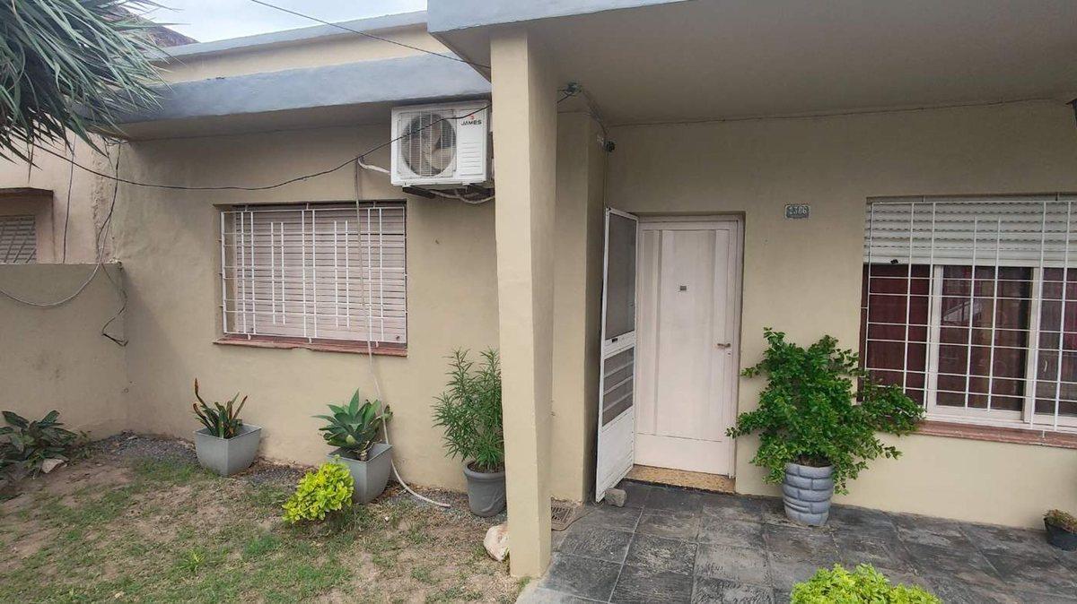 Foto de VENTA CASA 3AMB JARDIN PILETA HURLINGHAM PERMUTA, imagen 1
