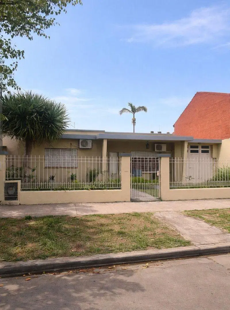 VENTA CASA 3AMB JARDIN PILETA HURLINGHAM PERMUTA 4