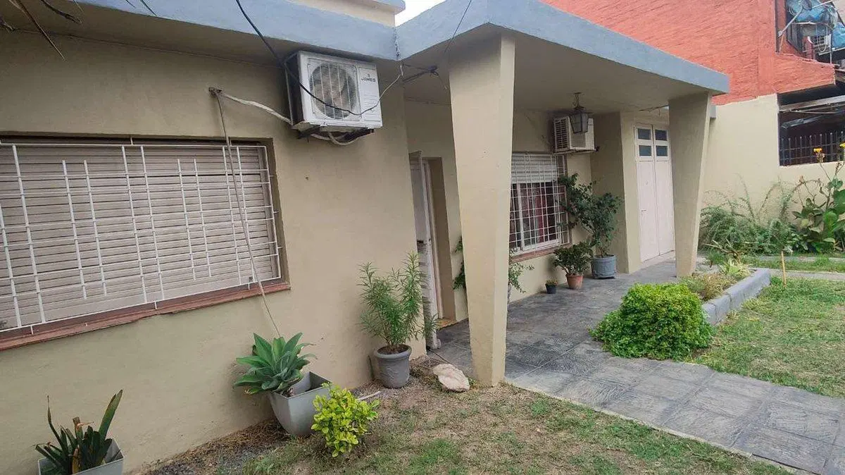 VENTA CASA 3AMB JARDIN PILETA HURLINGHAM PERMUTA 2