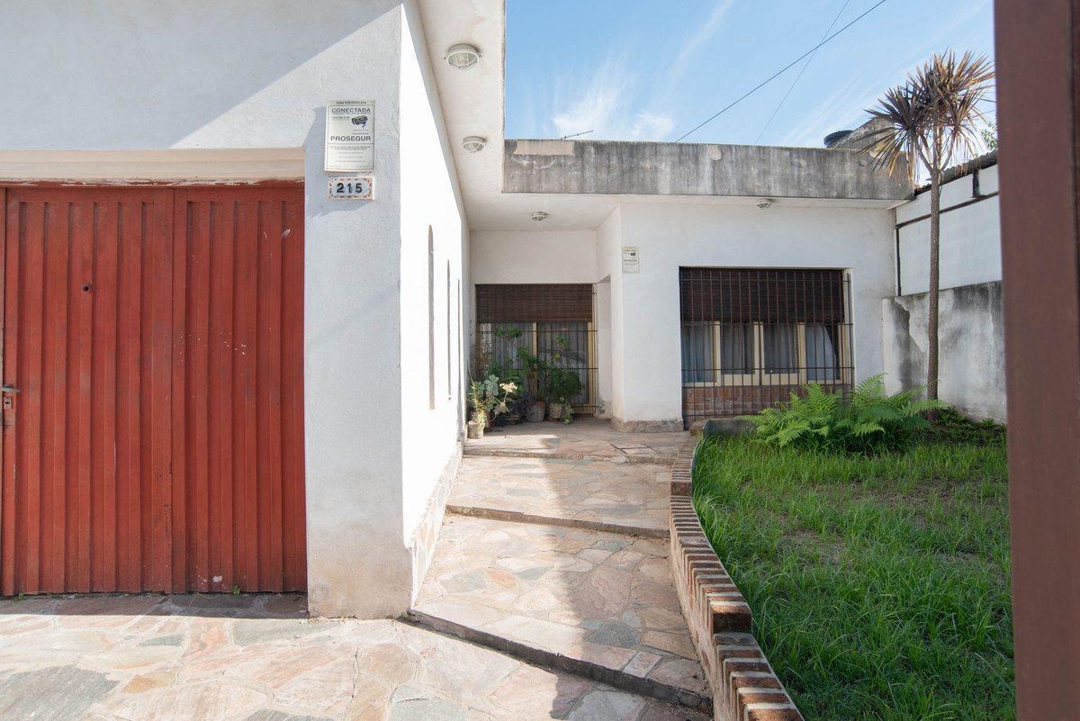VENTA CASA 3 AMBIENTES HURLINGHAM APTO CREDITO