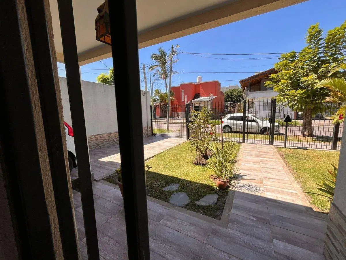 VENTA CASA 3 AMB. VILLA TESEI. FINANCIA PERMUTA 4