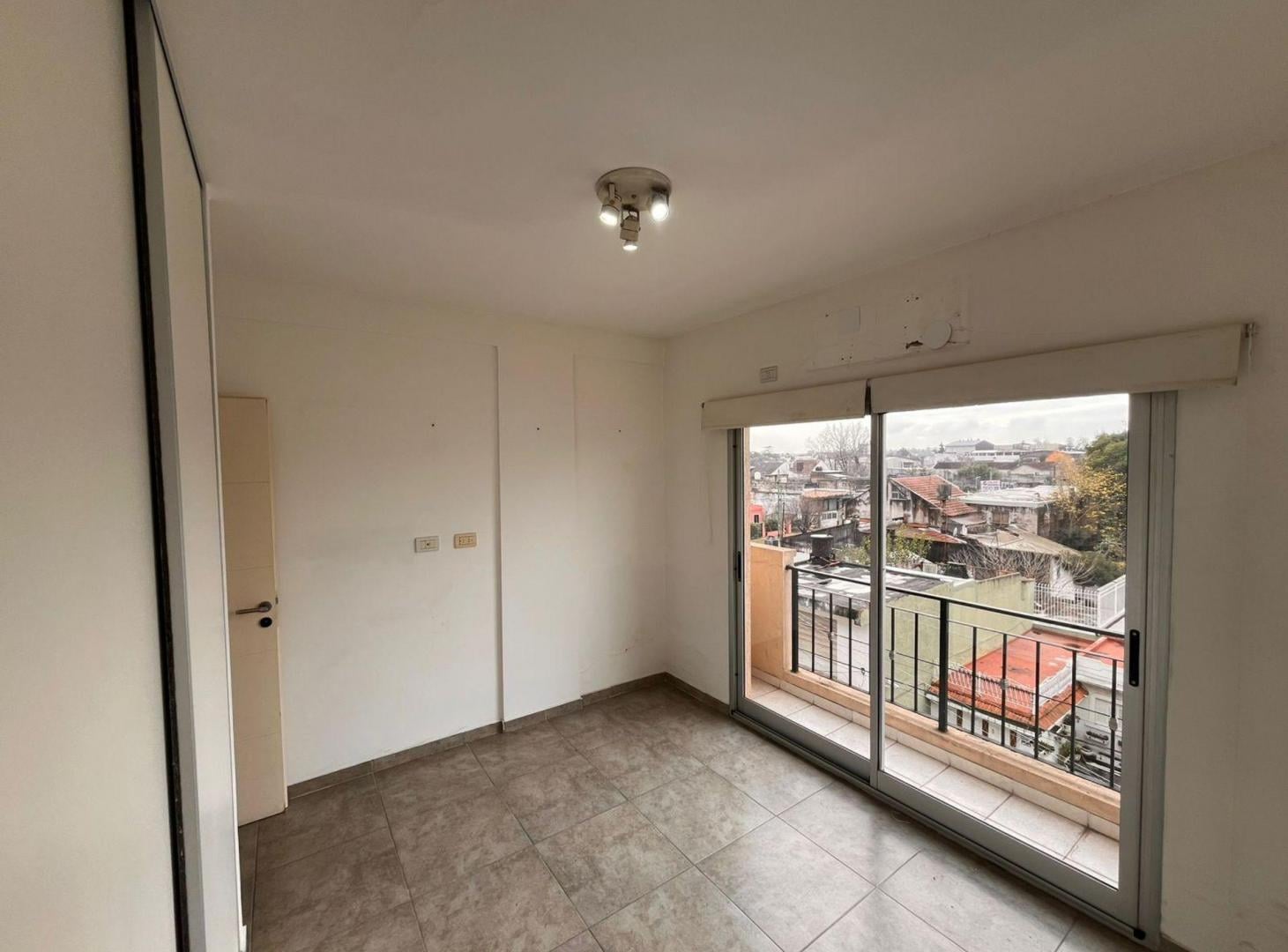 Venta departamento 2 amb. Hurlingham.