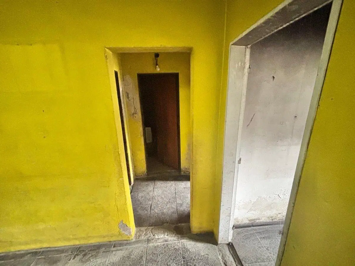 Lote en venta  con construcción en  Hurlingham 5