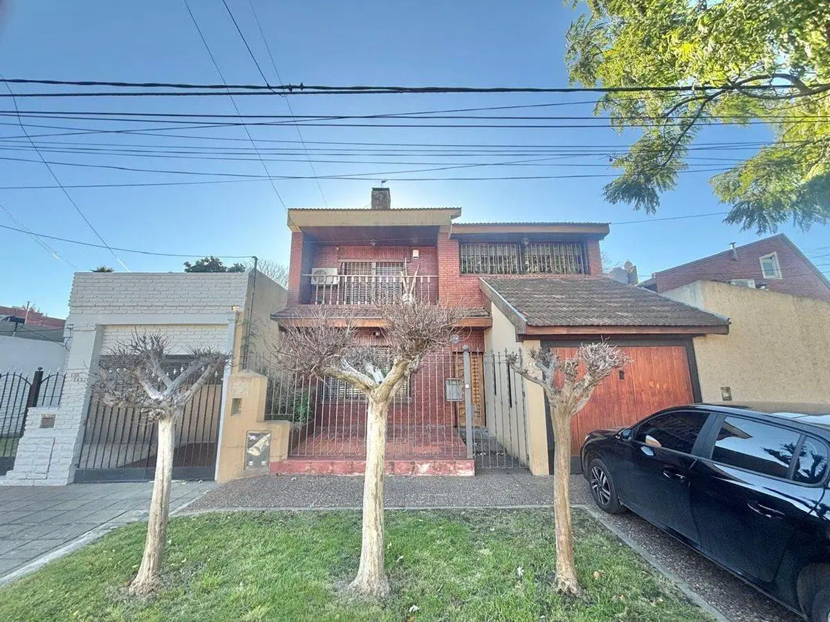 CASA EN VENTA - HURLINGHAM - PARQUE JOHNSTON 2