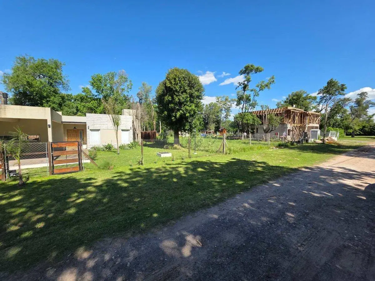 LOTE 710 MTS BARRIO SEMI CERRADO MORENO 4