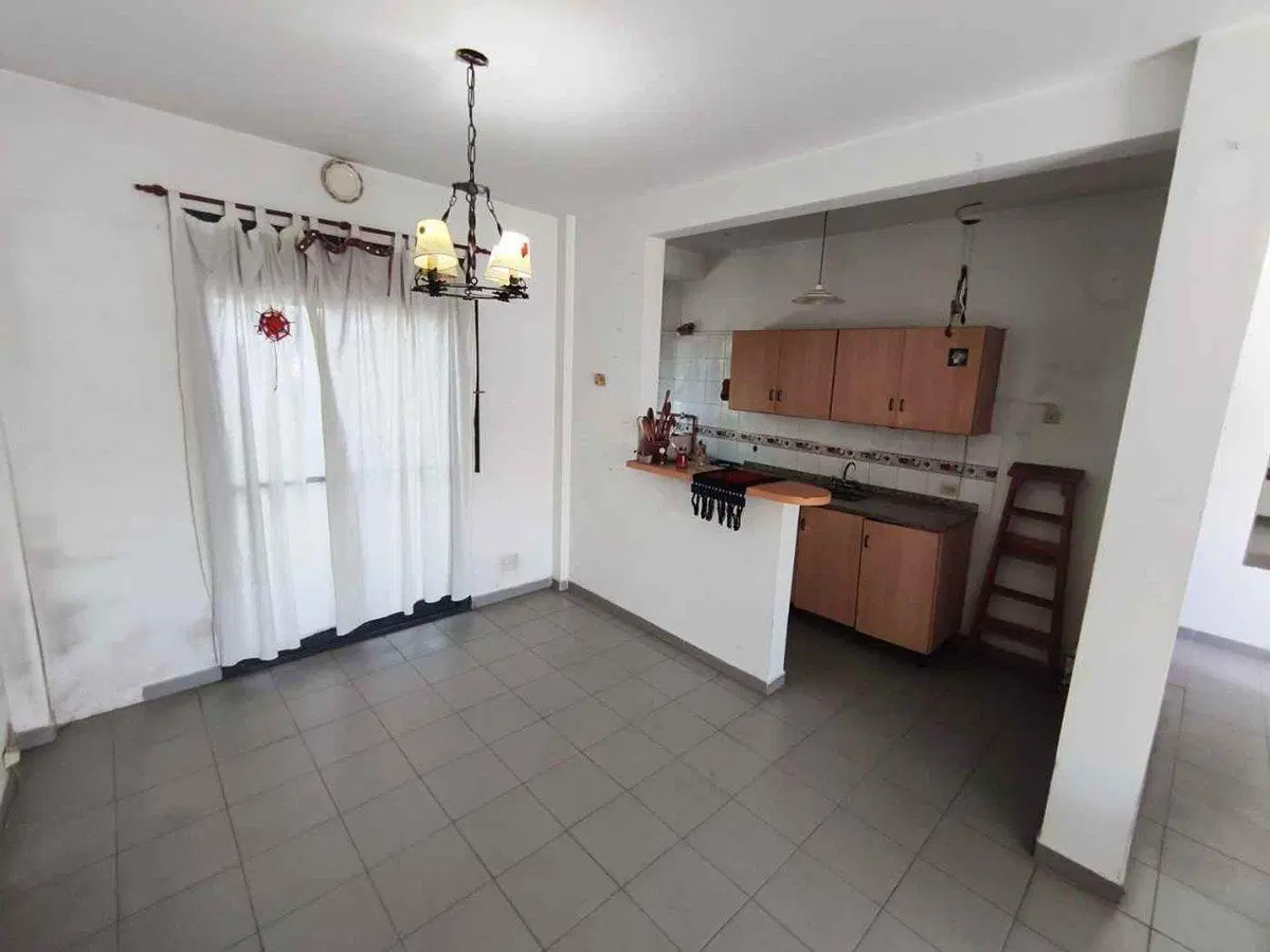 Venta Dpto 3 Ambientes 2 piso x Escalera Tesei 4