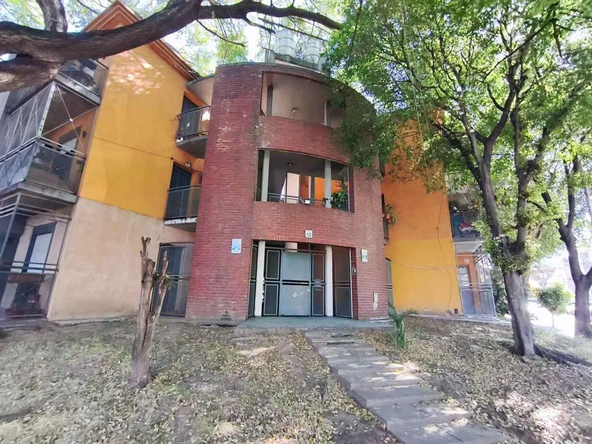 Venta Dpto 3 Ambientes 2 piso x Escalera Tesei 3
