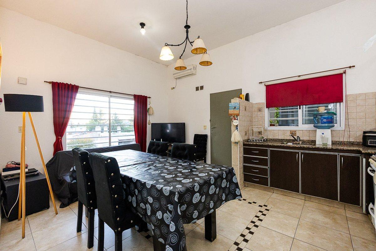 Foto de VENTA DEPTO 2AMB SIN EXPENSAS COCHERA MORON PERMUT, imagen 3