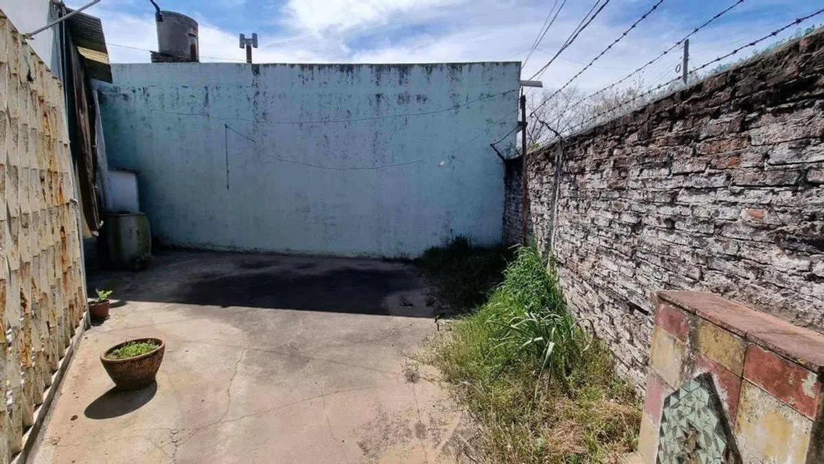 CASA 4 AMB LOTE PROPIO 2 COCHERAS A REFACCIONAR 2