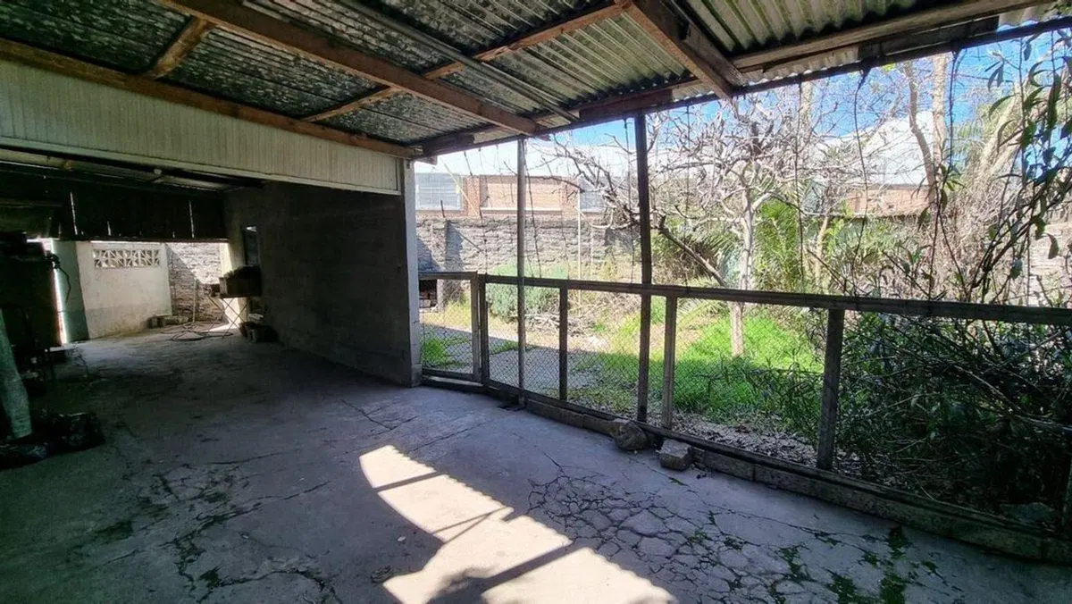 CASA 4 AMB LOTE PROPIO 2 COCHERAS A REFACCIONAR 5