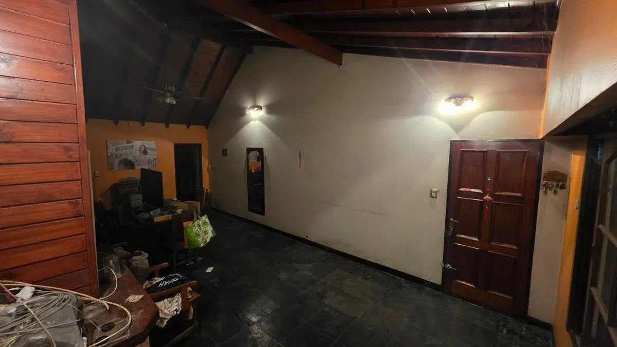 CHALET 2 PLANTAS 6 AMB 3 BAÑOS COCHERA FONDO LIBRE 2