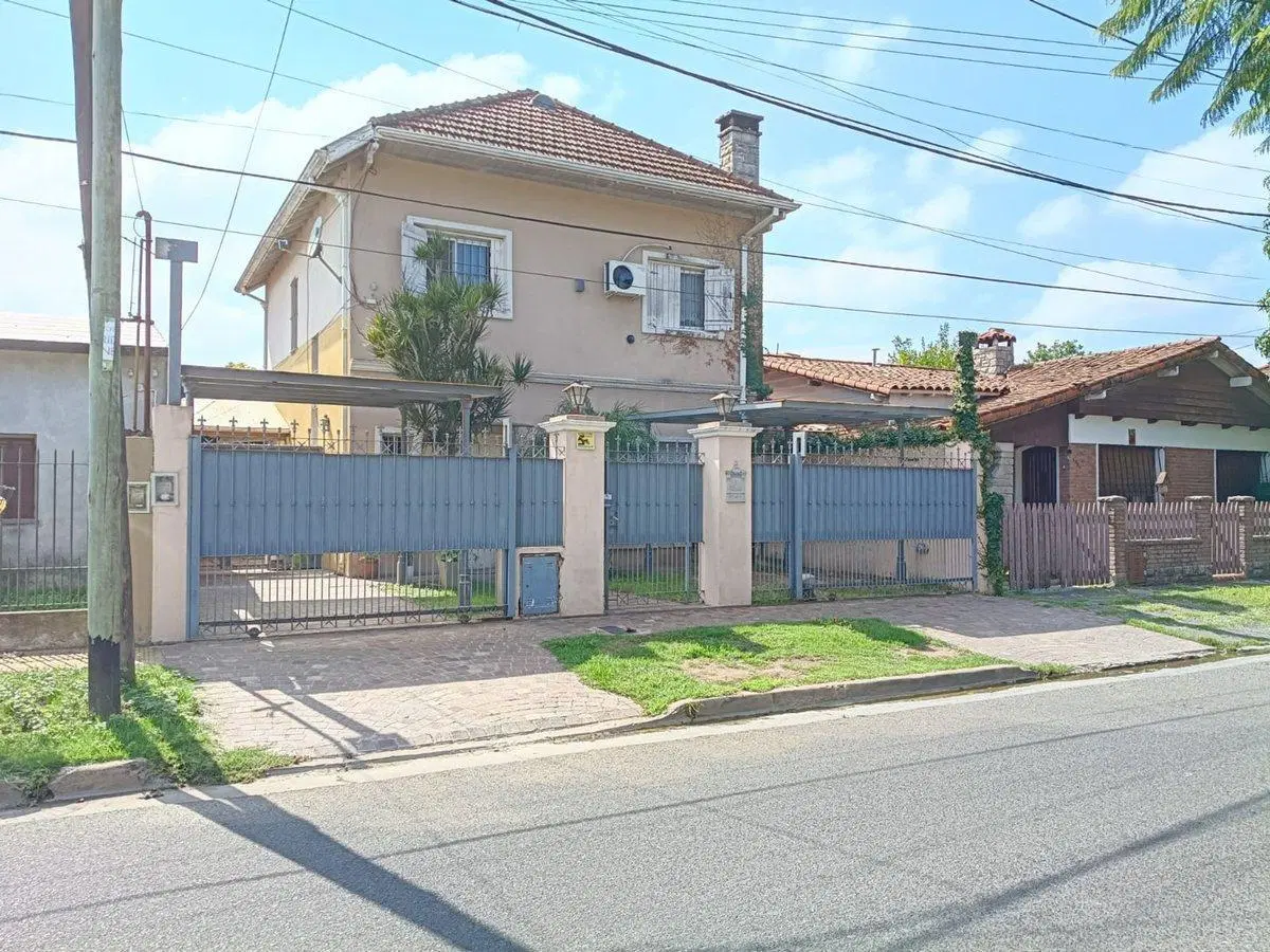 Venta casa 2 plantas 4 amb pileta quincho 2