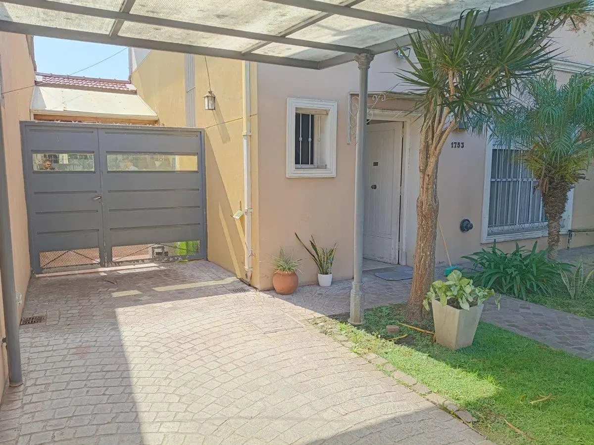 Venta casa 2 plantas 4 amb pileta quincho 4