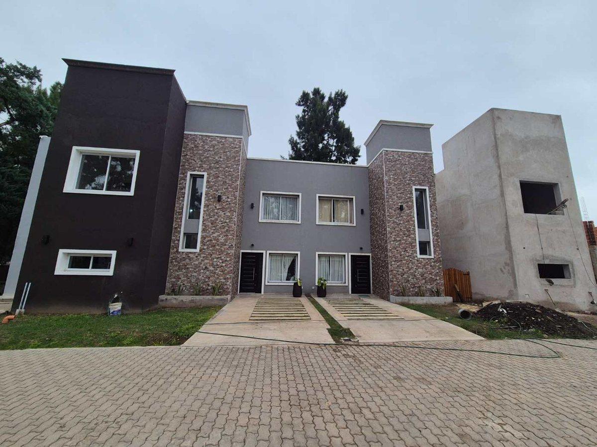 VENTA CASA EN POZO 3 AMB BARRIO CERRADO / PERMUTA