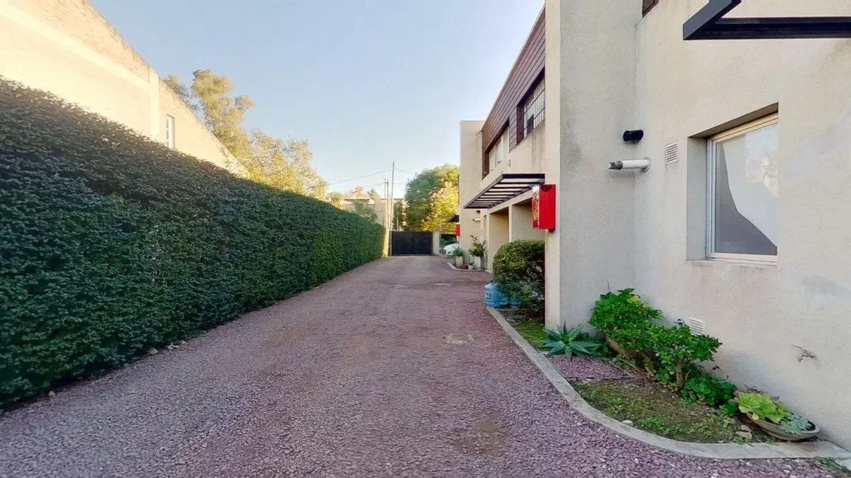 VENTA DUPLEX 4 AMB JARDÍN/PILETA/COCHERA EN PILAR 5