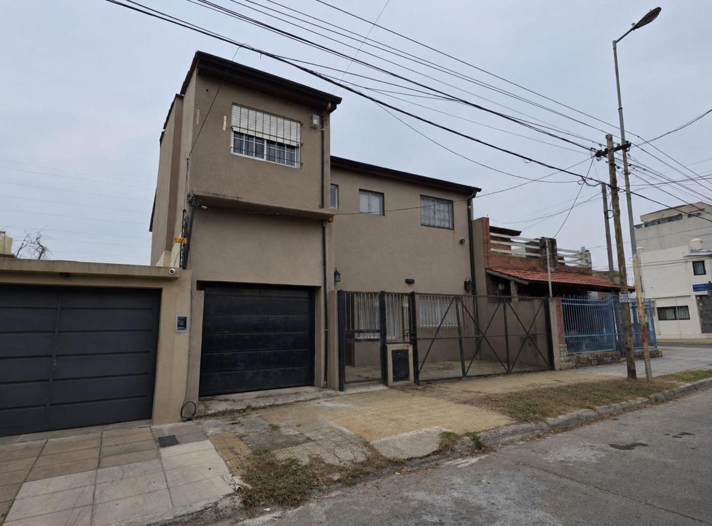 VENTA CASA 6 AMBIENTES MULTIFAMILIAR