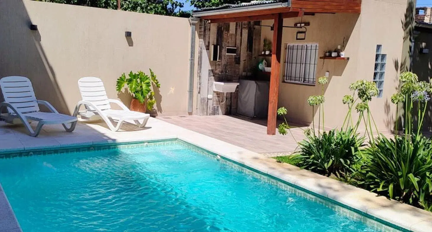 VENTA DE CASA CON QUINCHO Y PILETA WILLIAM MORRIS 2