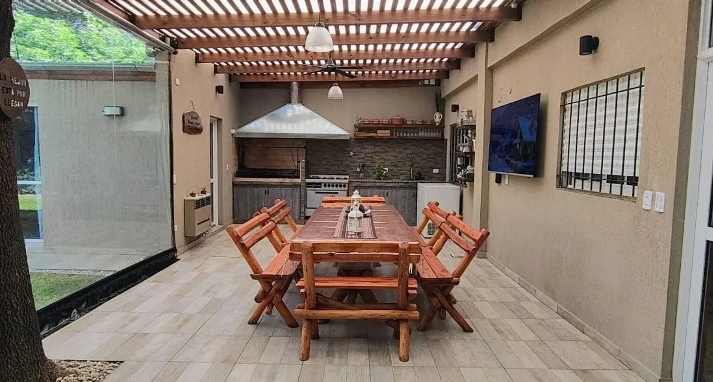 VENTA DE CASA CON QUINCHO Y PILETA WILLIAM MORRIS 3