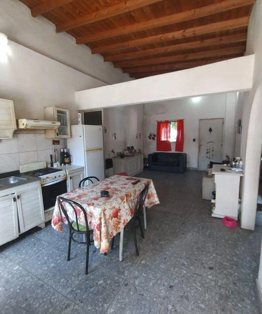 CASA 4 AMBIENTES EN MORON A REFACCIONAR 5