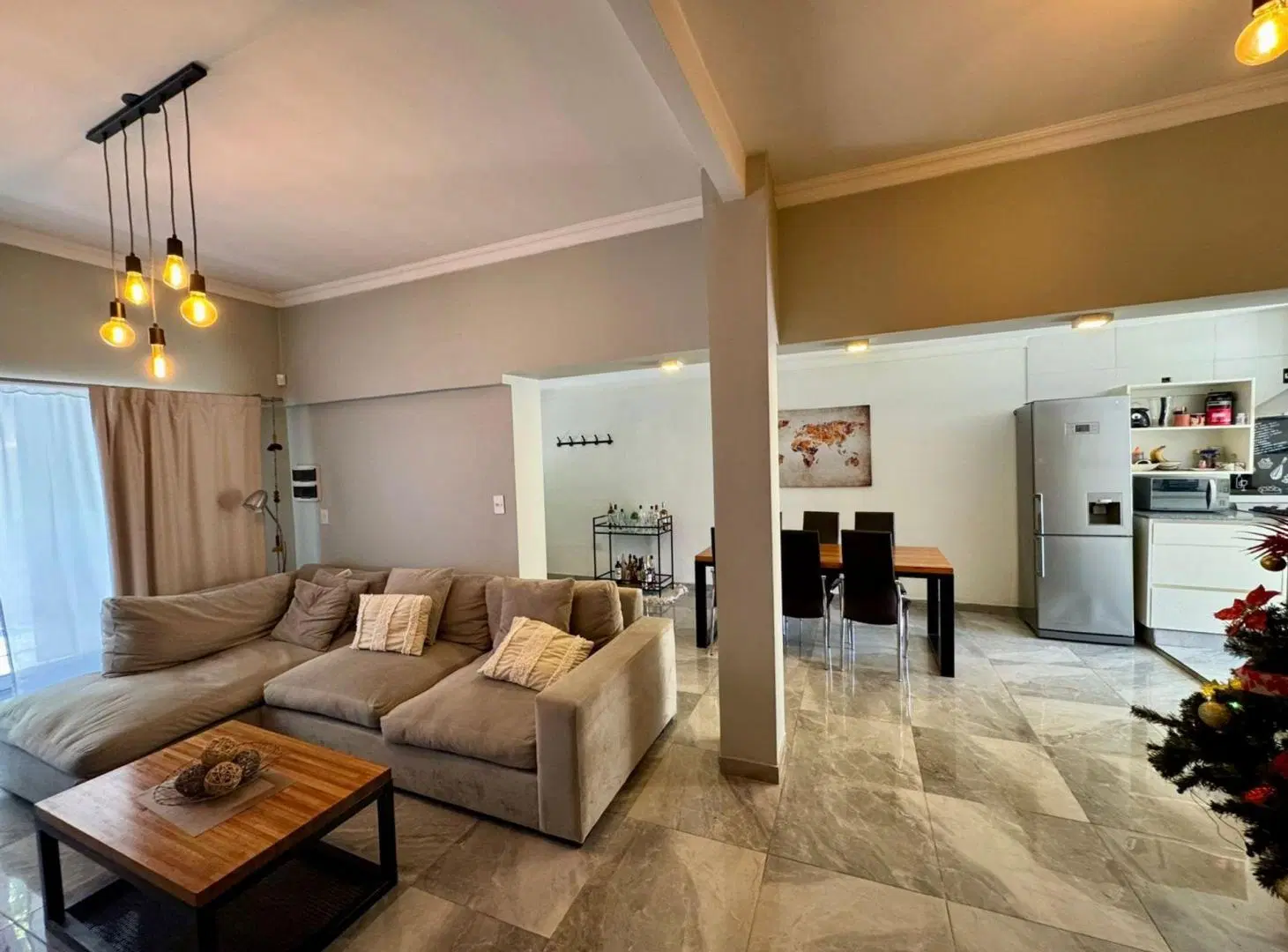 VENTA CASA 5 AMBIENTES HURLINGHAM PISCINA  PERMUTA 4