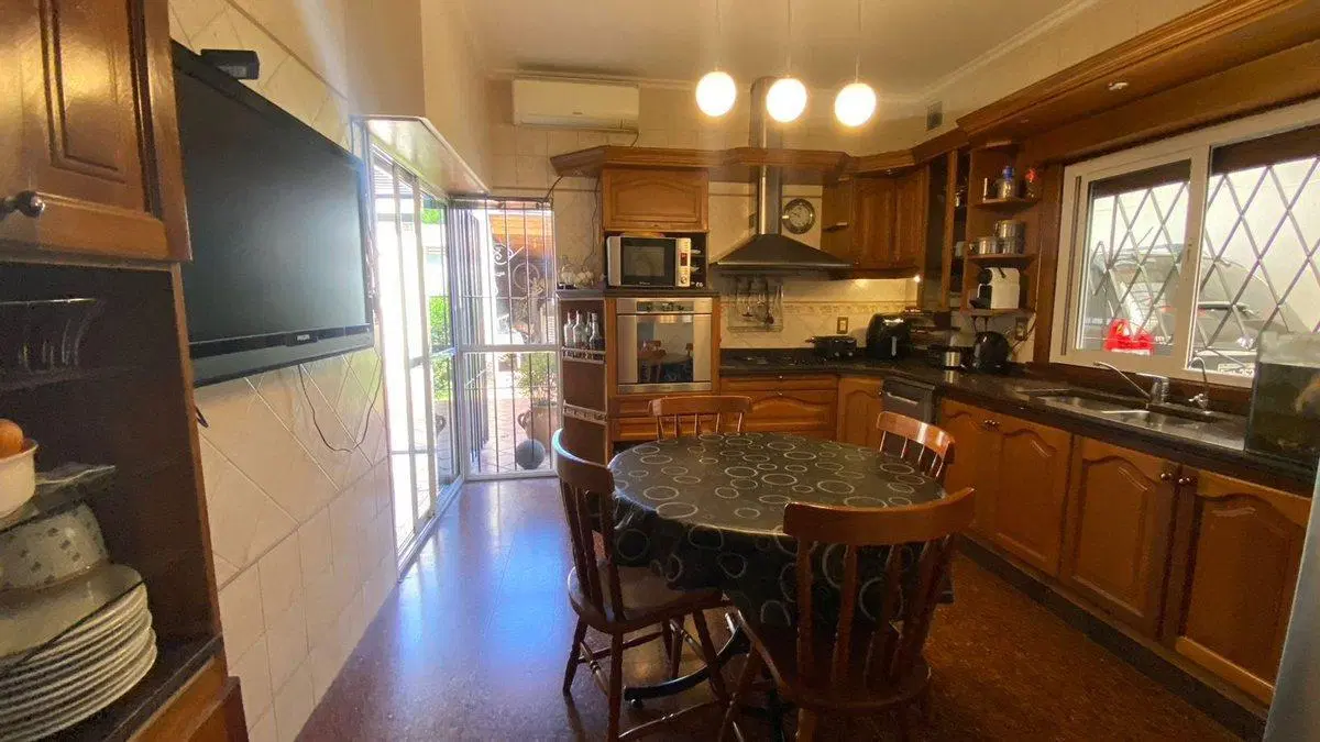 VENTA CASA MORON SUR 4 AMBIENTES QUINCHO COCHERA 8