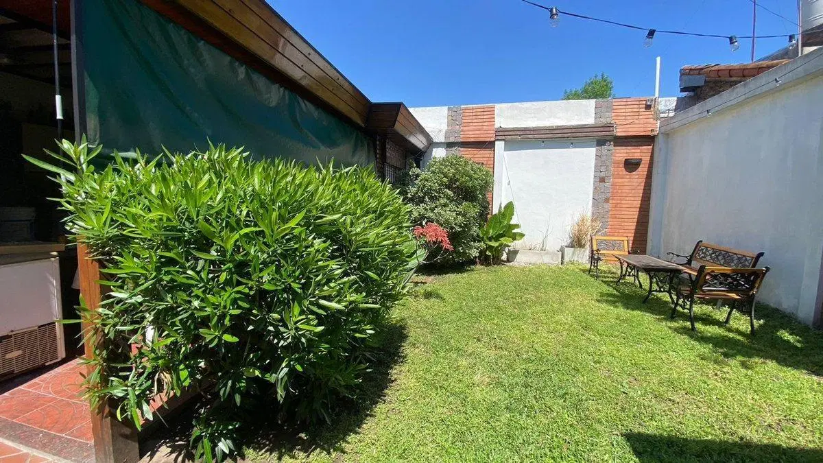VENTA CASA MORON SUR 4 AMBIENTES QUINCHO COCHERA 5