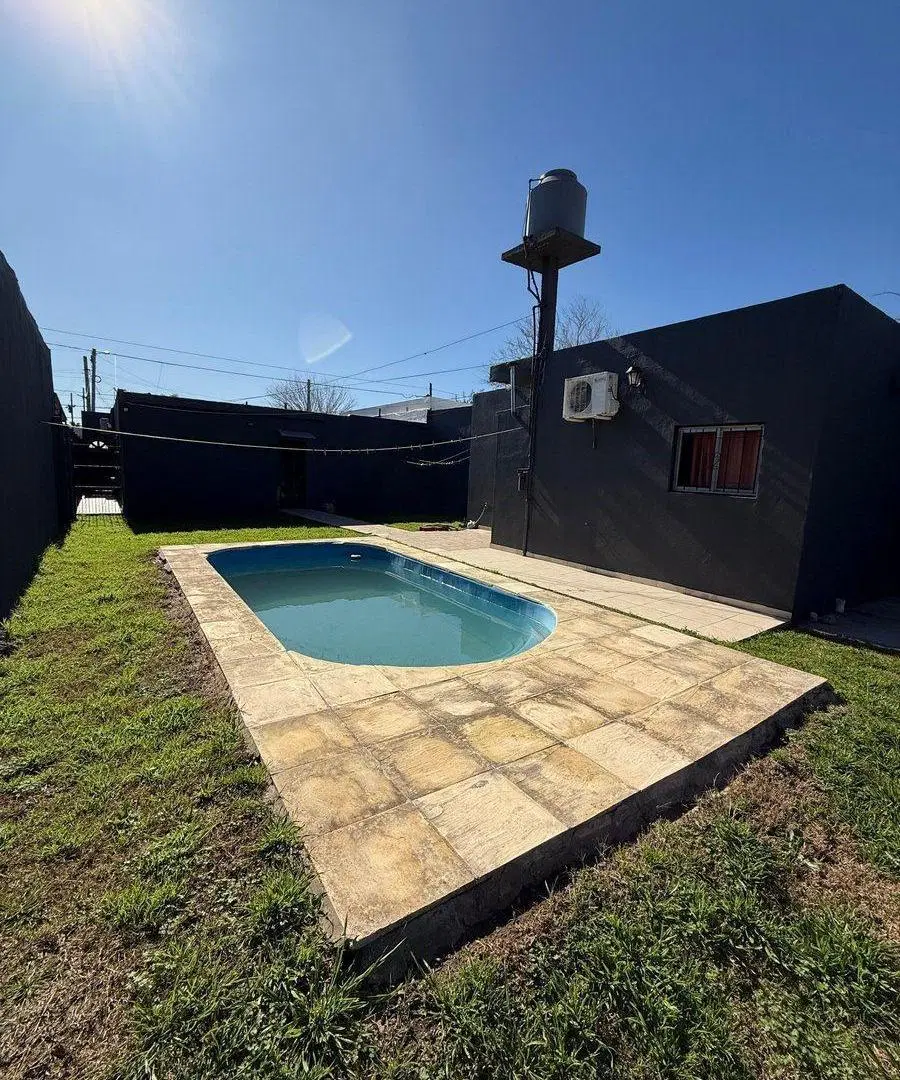 VENTA CASA + DTO PILETA PASO DEL REY MORENO 8