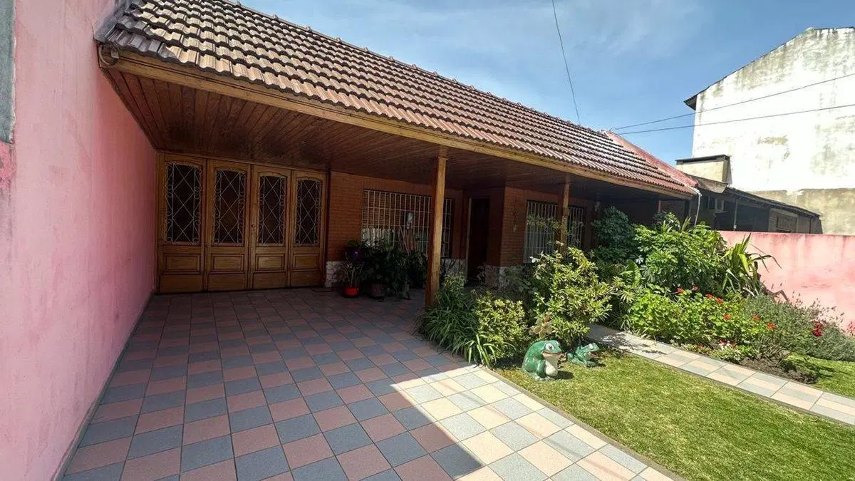 Venta casa 3amb jardin garage Villa Tesei 8
