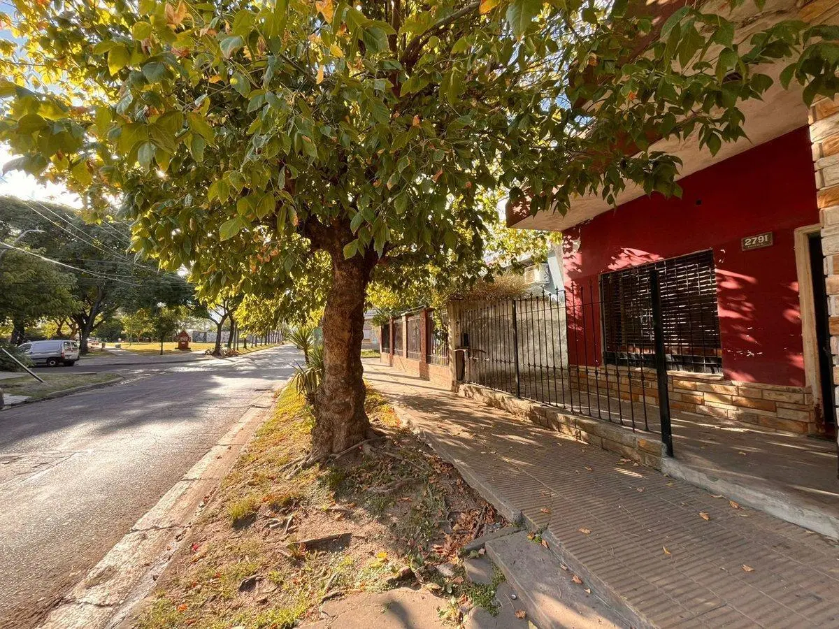 CASA EN VENTA W.C.MORRIS 4 ambientes. 3