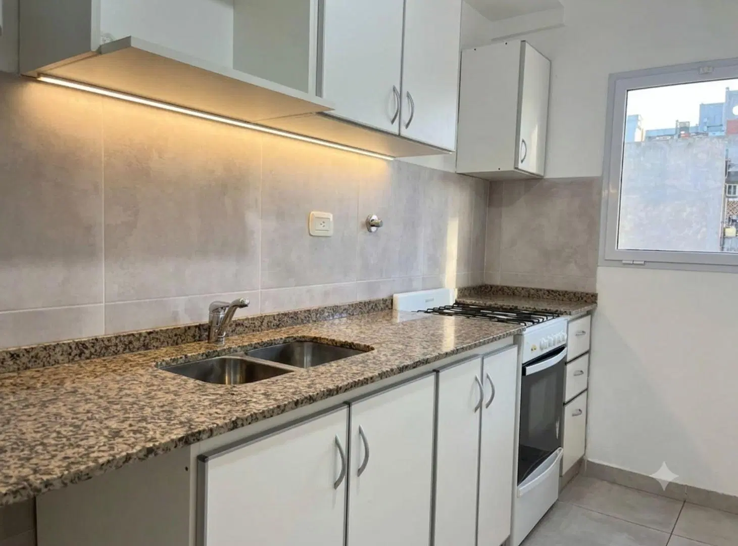 DEPARTAMENTO 2 AMBIENTES ALQUILER MORON CENTRO 4
