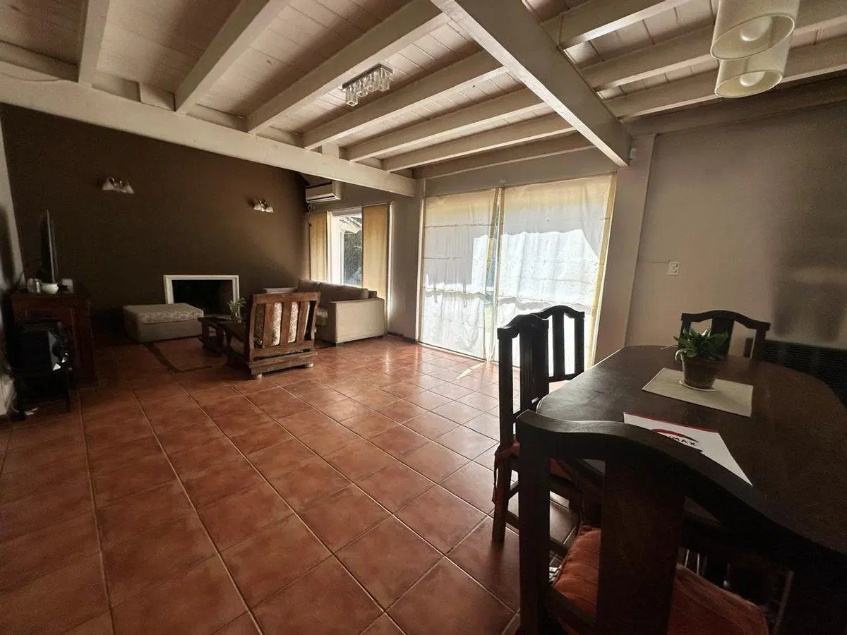 CASA 4 AMBIENTES B. CERRADO HURLINGHAM APTO CRED. 8