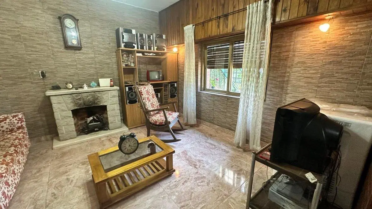 CASA EN VENTA 4 AMB. + DEPTO.  EN HURLINGHAM 2