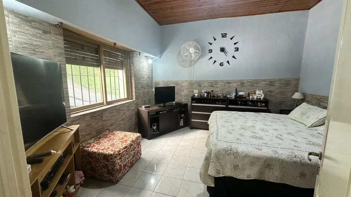 CASA EN VENTA 4 AMB. + DEPTO.  EN HURLINGHAM 3