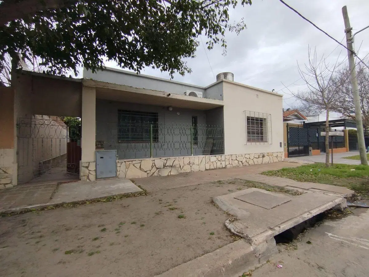 VENTA DE CASA DE 4 AMBIENTES EN LUIS GUILLÓN 3