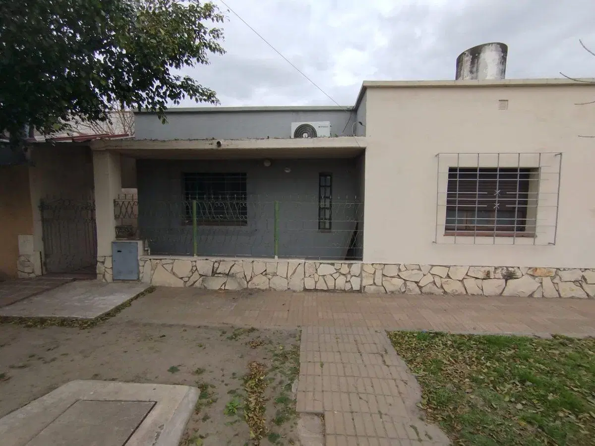 VENTA DE CASA DE 4 AMBIENTES EN LUIS GUILLÓN 5