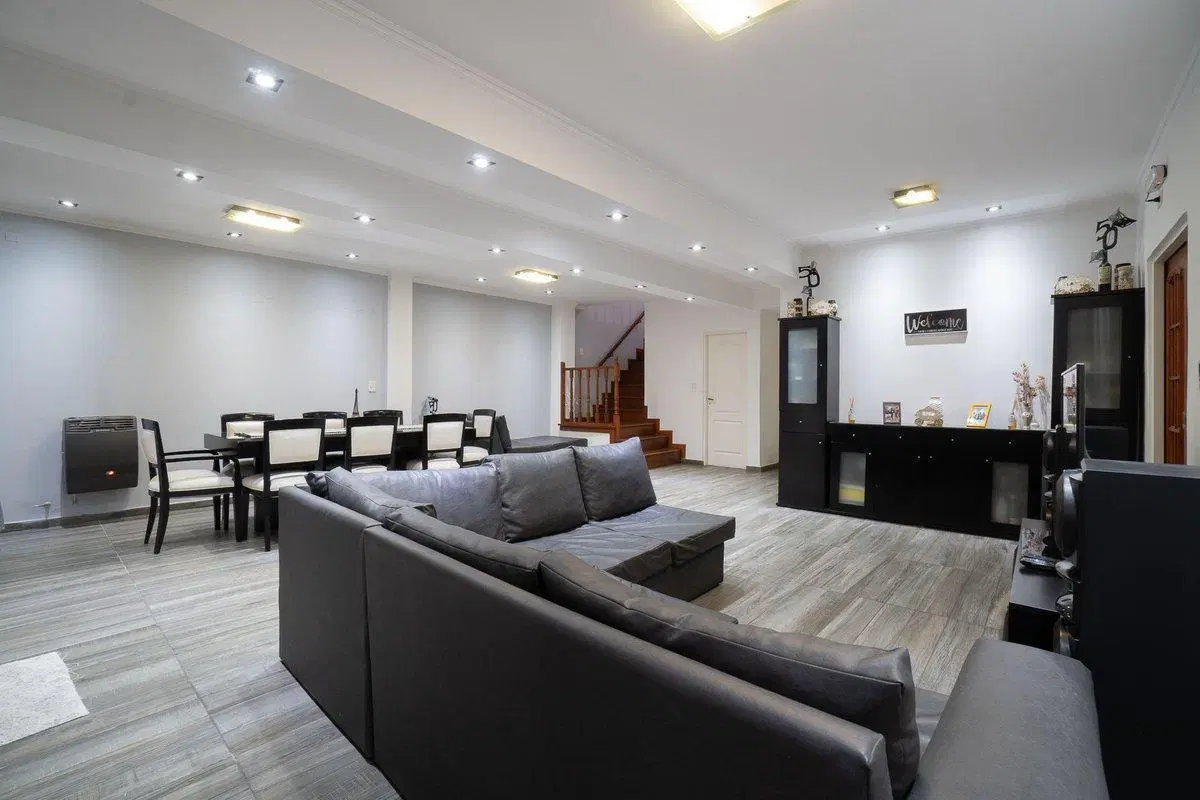 VENTA DE CASA 6 AMBIENTES EN V. TESEI APTO CREDITO 2