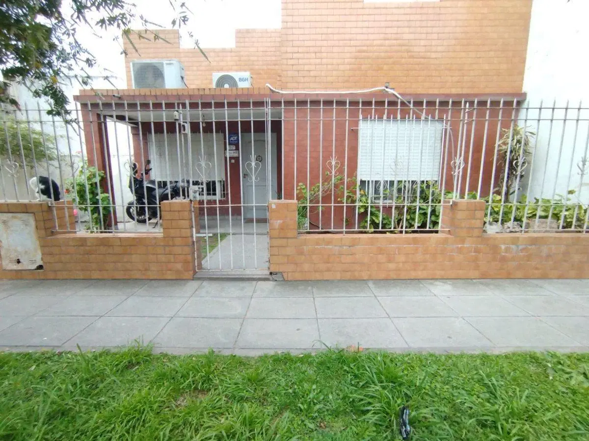 CASA EN VENTA 3 AMBIENTES HURLINGHAM APTO CREDITO 3