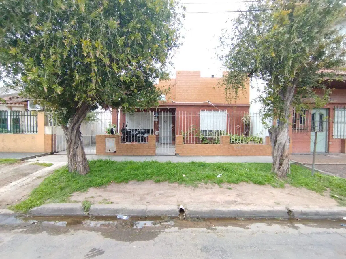CASA EN VENTA 3 AMBIENTES HURLINGHAM APTO CREDITO 4