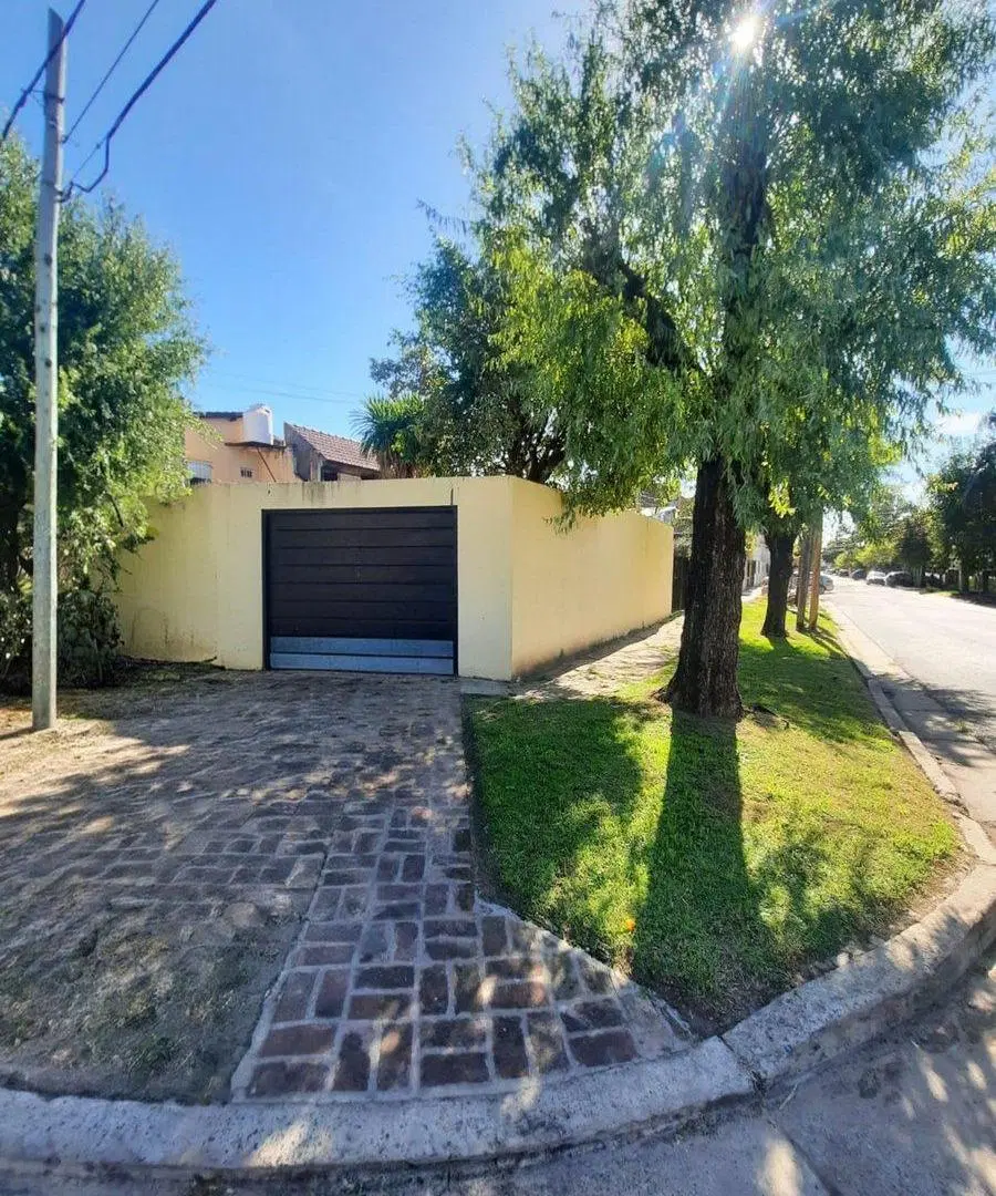 Venta Casa 4 Amb en Esquina con Quincho y Jardín 5