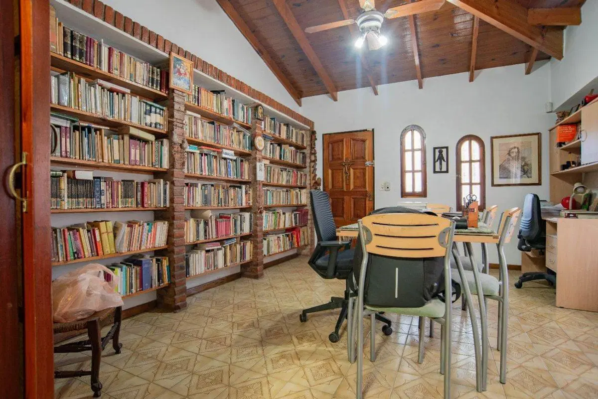 VENTA CASA 5 AMBIENTES HURLINGHAM APTO CRÉDITO 2