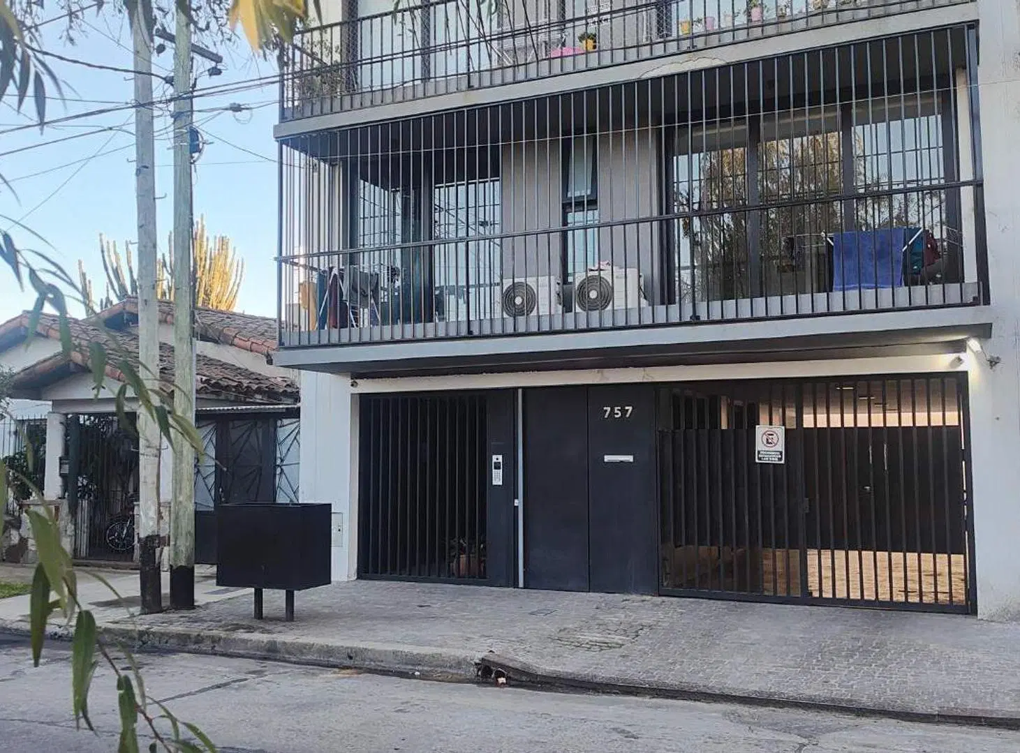 ALQUILER dpto 2 amb. c/Balcón y Cochera 2