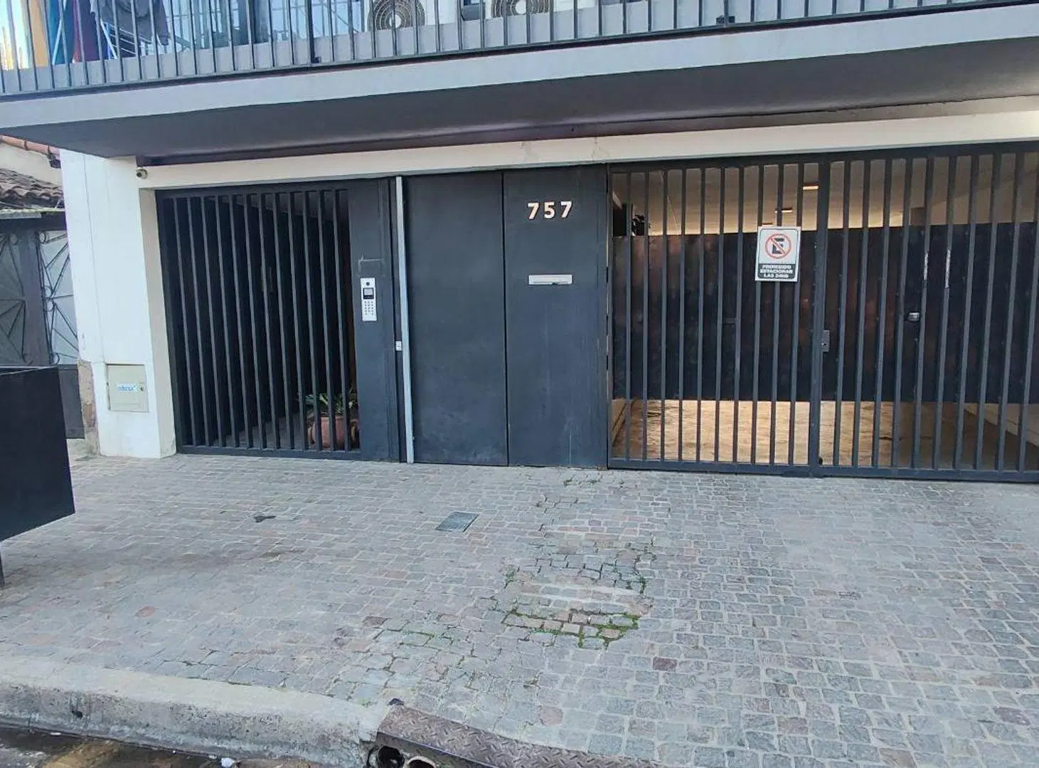 ALQUILER dpto 2 amb. c/Balcón y Cochera 3