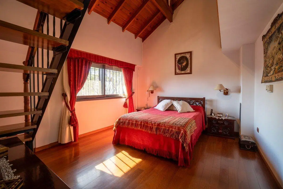 Venta casa 5amb Hurlingham 4