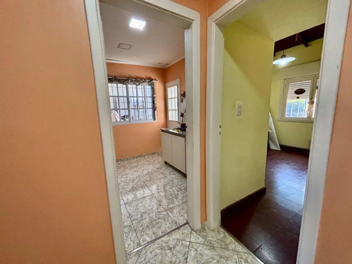 VENTA CASA 6 AMBIENTES MORON MULTIFAMILIAR 8
